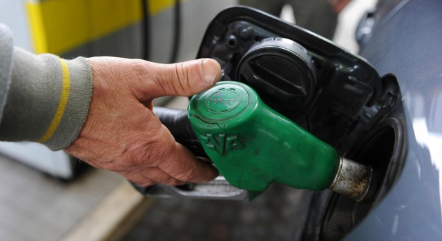 La Gran Bretagna dice addio a benzina e gasolio