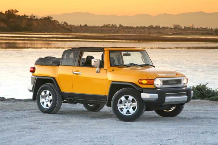 Toyota FJ Cruiser Cabriolet by Newport Convertible Engineering