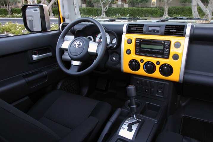 Toyota FJ Cruiser Cabriolet by Newport Convertible Engineering
