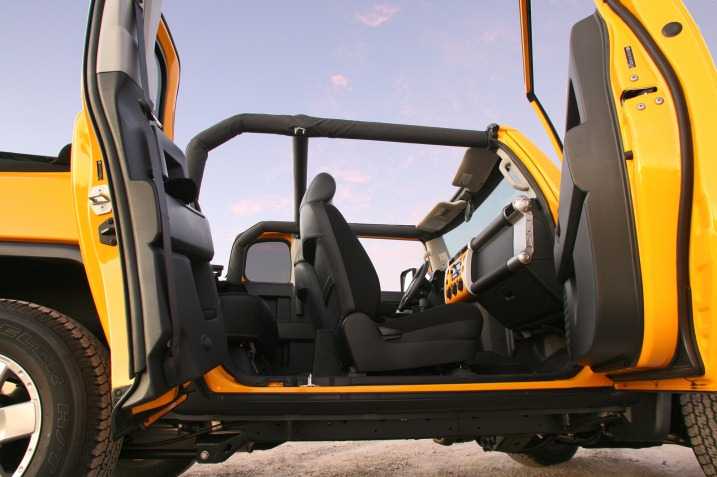Toyota FJ Cruiser Cabriolet by Newport Convertible Engineering