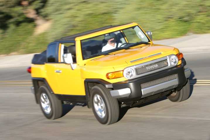 Toyota FJ Cruiser Cabriolet by Newport Convertible Engineering