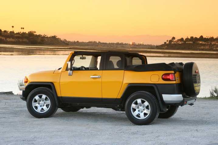Toyota FJ Cruiser Cabriolet by Newport Convertible Engineering