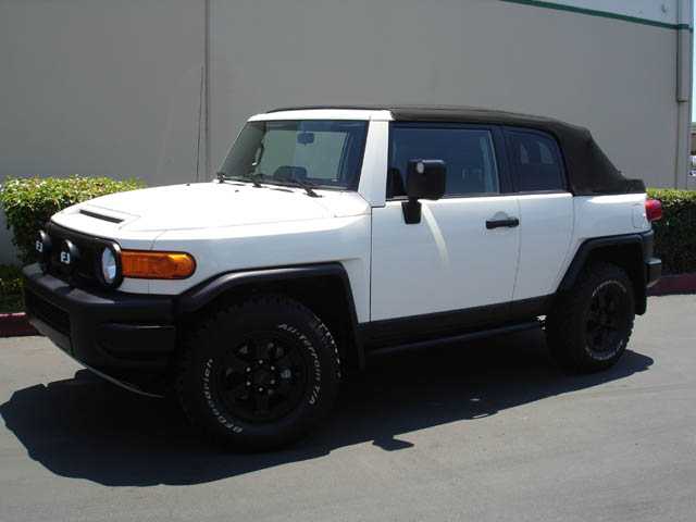 Toyota FJ Cruiser Cabriolet by Newport Convertible Engineering