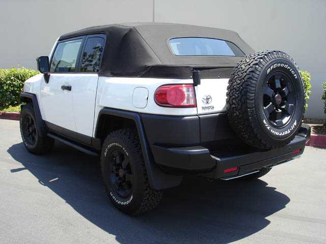 Toyota FJ Cruiser Cabriolet by Newport Convertible Engineering