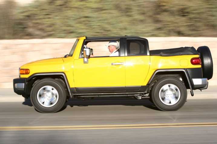 Toyota FJ Cruiser Cabriolet by Newport Convertible Engineering