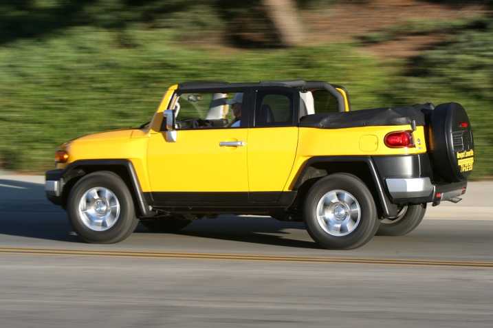Toyota FJ Cruiser Cabriolet by Newport Convertible Engineering
