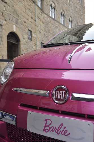 Fiat 500 Barbie battuta a 20.000 euro