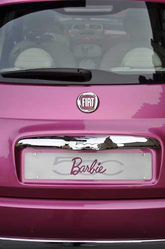 Fiat 500 Barbie battuta a 20.000 euro