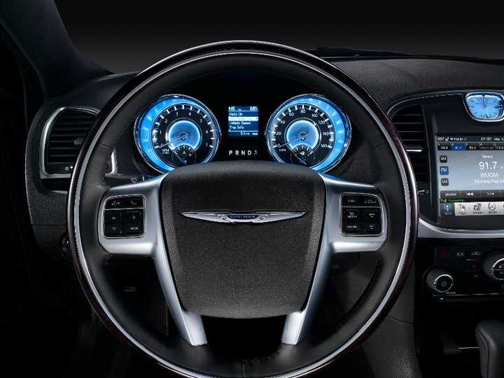 Chrysler 300C: immagini degli interni