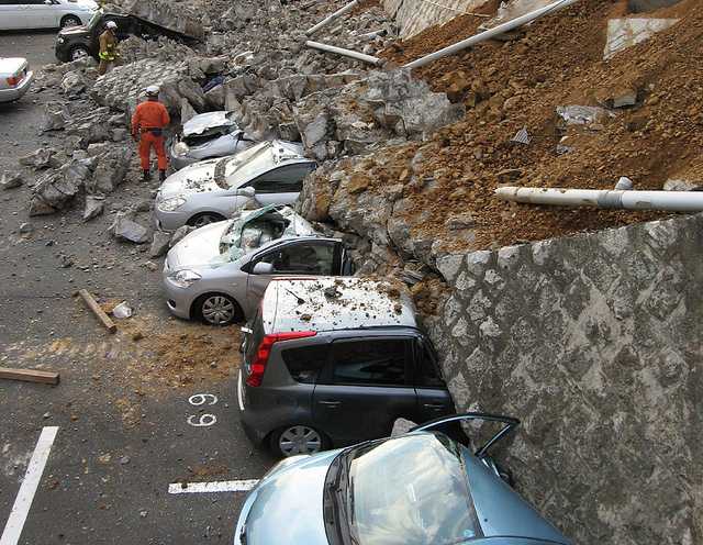 Il sisma in Giappone ferma la produzione di auto