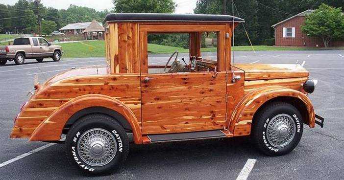 Auto di legno all'asta su eBay