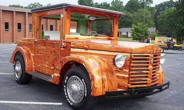 Auto di legno all'asta su eBay