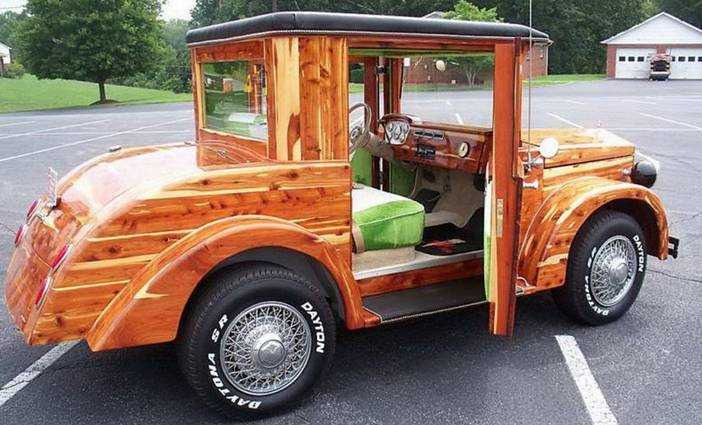 Auto di legno all'asta su eBay