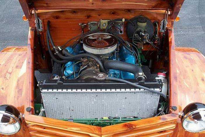 Auto di legno all'asta su eBay