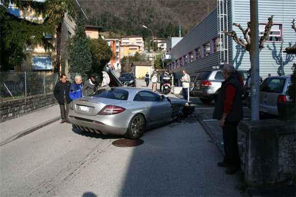 Mercedes McLaren SLR incidentata