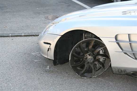 Mercedes McLaren SLR incidentata
