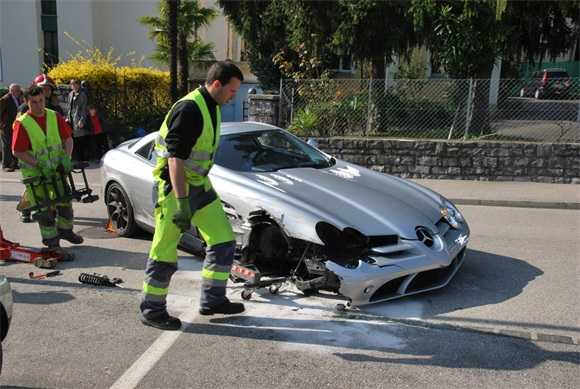 Mercedes McLaren SLR incidentata