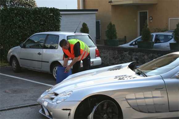 Mercedes McLaren SLR incidentata