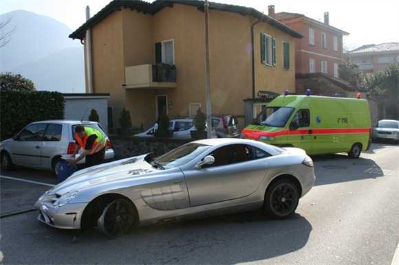 Mercedes McLaren SLR incidentata