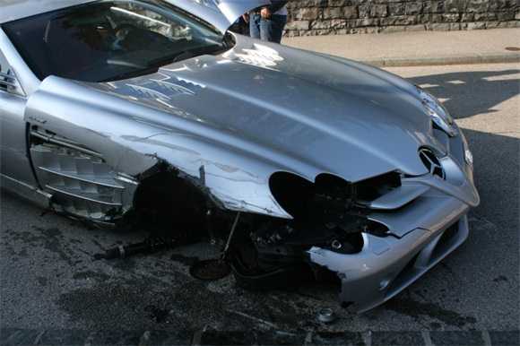 Mercedes McLaren SLR incidentata