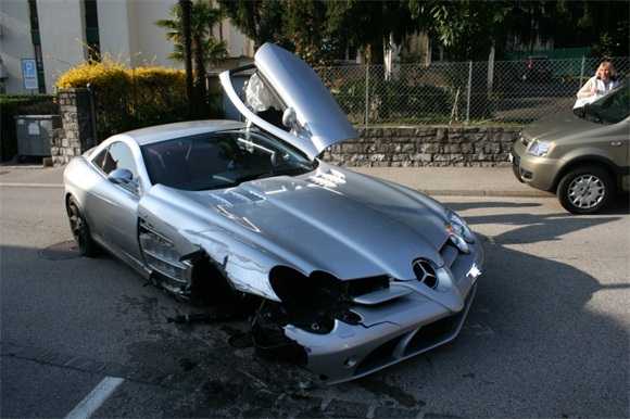 Mercedes McLaren SLR incidentata