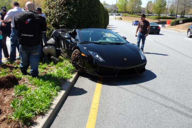 Distruggere una Lamborghini a 30 km/h