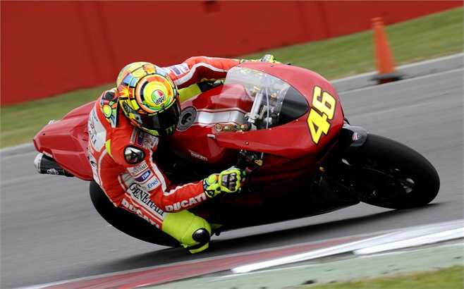 Valentino Rossi sulla nuova pista di Silverstone
