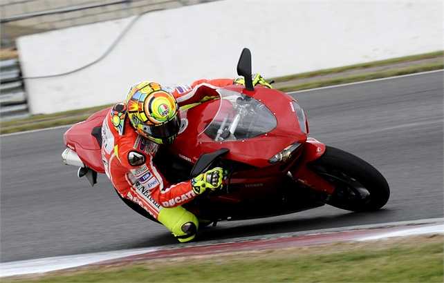 Valentino Rossi sulla nuova pista di Silverstone