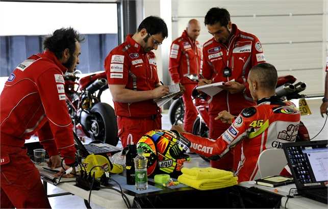 Valentino Rossi sulla nuova pista di Silverstone