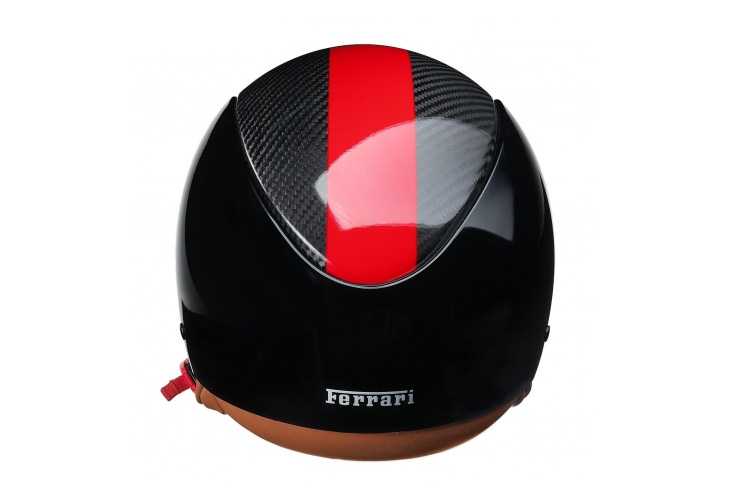 Il casco griffato Ferrari