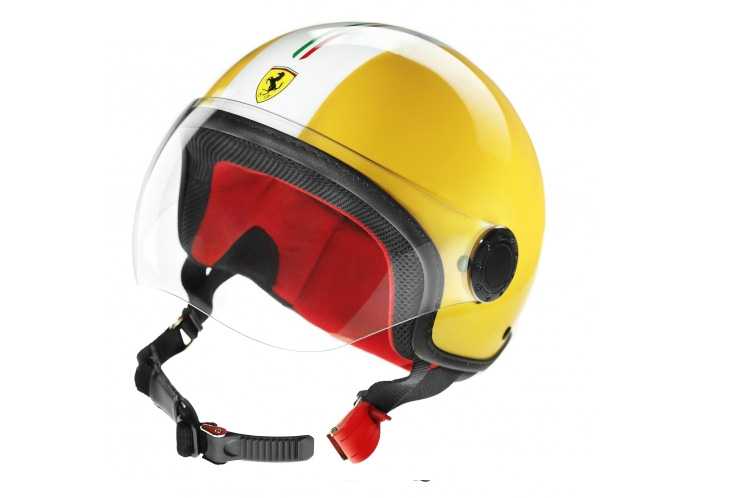 Il casco griffato Ferrari