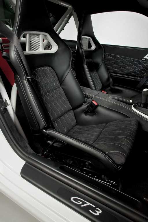Porsche 911 GT3 Snowmobile by Magnat