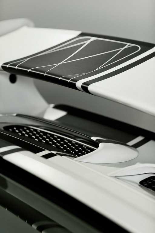 Porsche 911 GT3 Snowmobile by Magnat