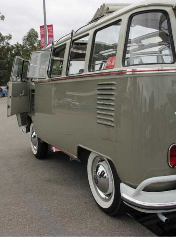 Un Volkswagen Samba 23 vetri da 217 mila dollari