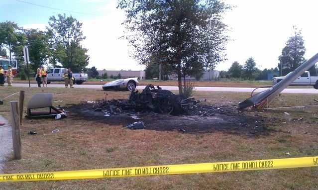 Incidente Ford GT: si spezza in due e prende fuoco