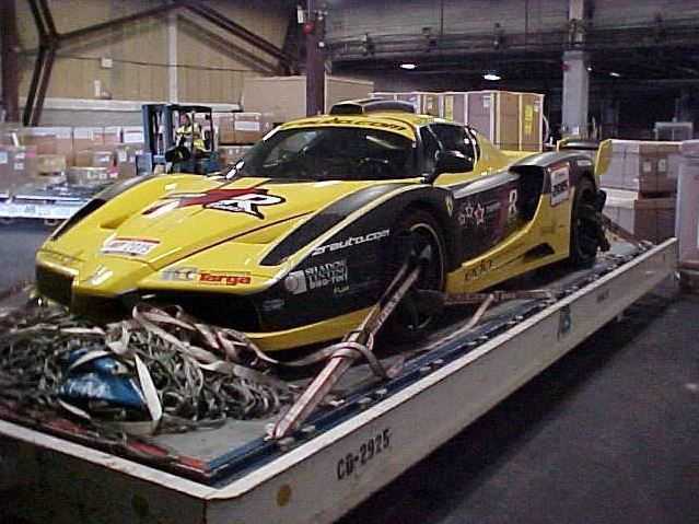 La Ferrari Enzo by Edo incidentata entra in officina