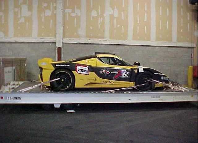 La Ferrari Enzo by Edo incidentata entra in officina