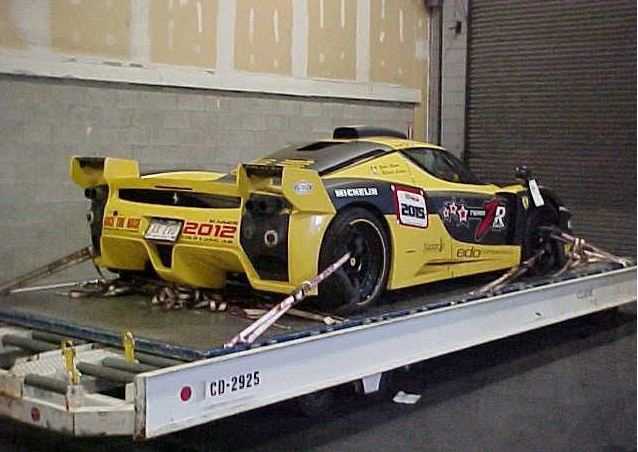 La Ferrari Enzo by Edo incidentata entra in officina