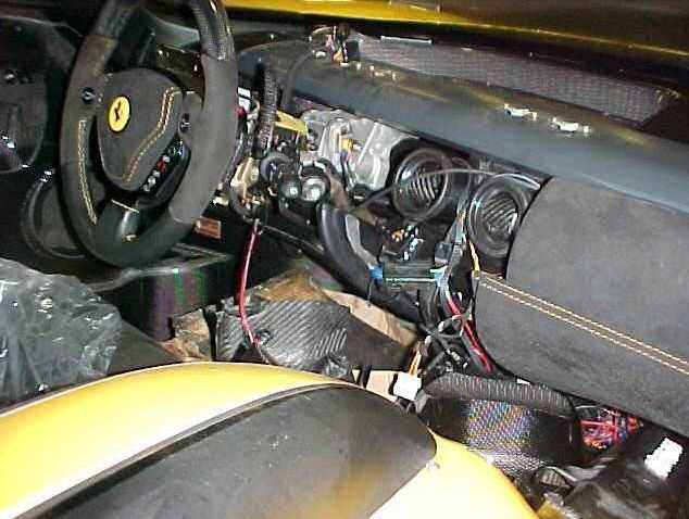 La Ferrari Enzo by Edo incidentata entra in officina