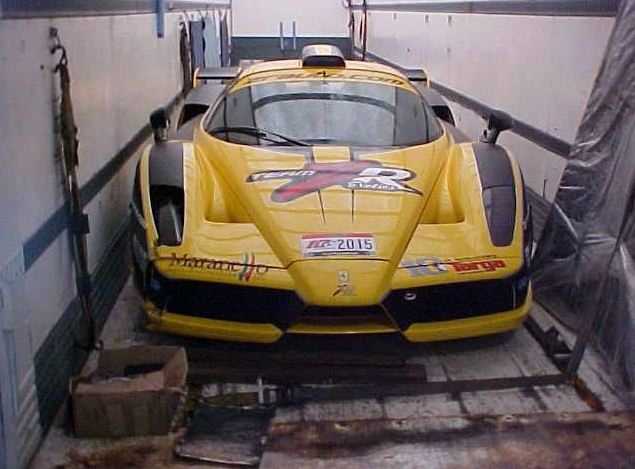 La Ferrari Enzo by Edo incidentata entra in officina