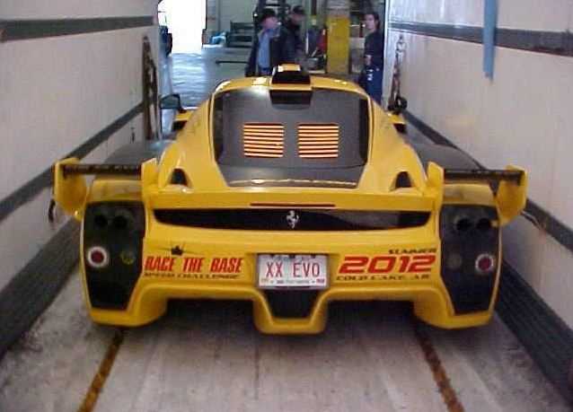 La Ferrari Enzo by Edo incidentata entra in officina