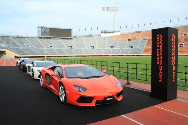 Lamborghini Aventador debutta in Giappone