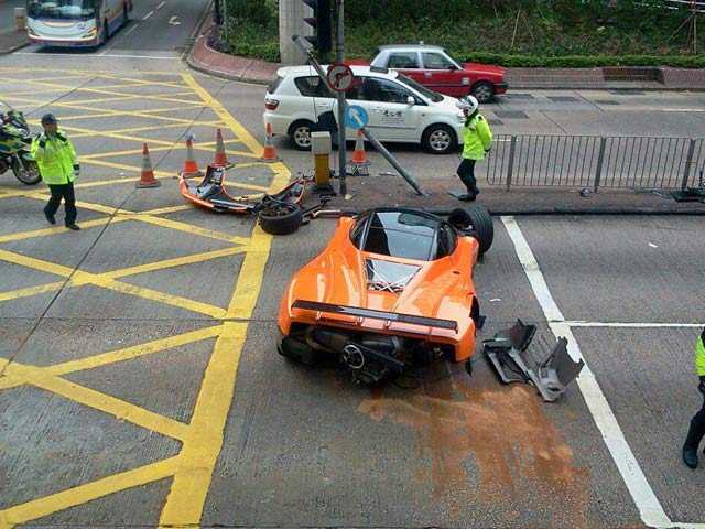 Pagani Zonda F incidentata ad Hong Kong