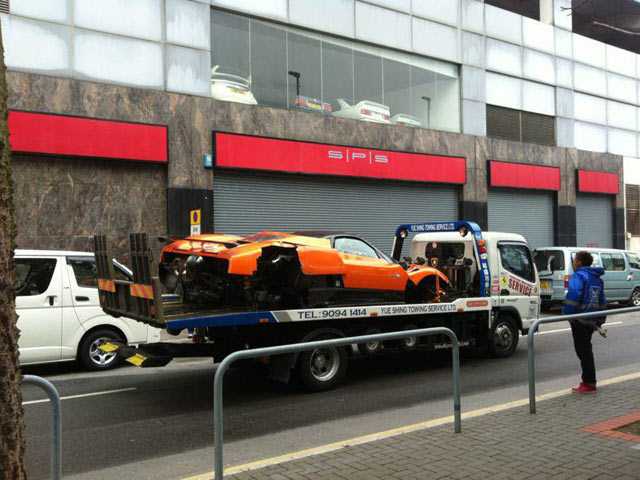 Pagani Zonda F incidentata ad Hong Kong