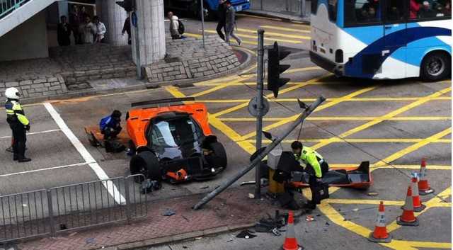 Pagani Zonda F incidentata ad Hong Kong