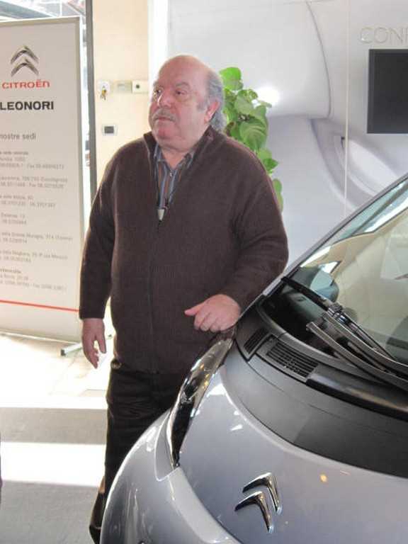 Lino Banfi con la Citroen C-Zero
