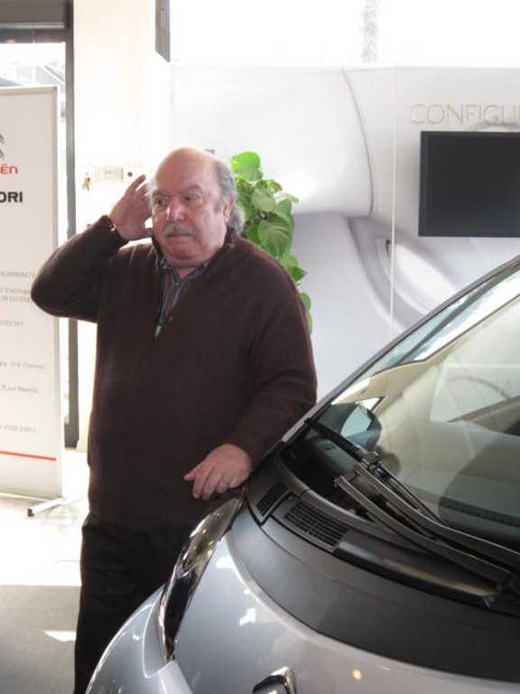 Lino Banfi con la Citroen C-Zero