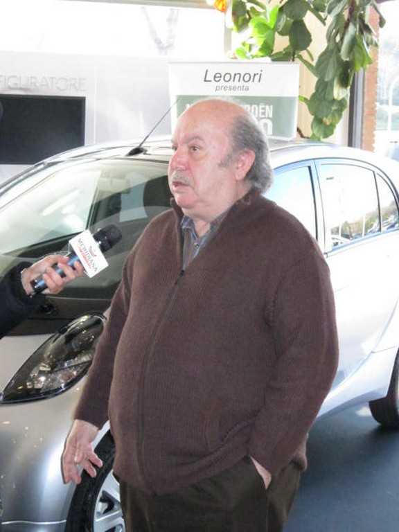 Lino Banfi con la Citroen C-Zero