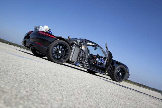 Porsche 918 Spyder in pista a Nardò