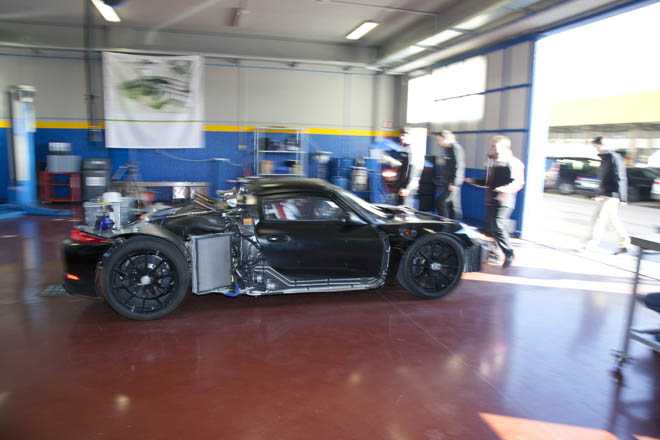 Porsche 918 Spyder in pista a Nardò